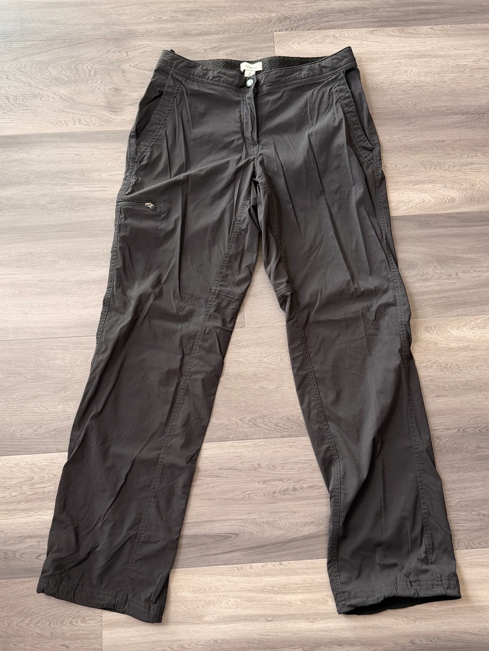 Women’s L.L. Bean Black Cargo Hiking Pants Size 4 Water Resistant